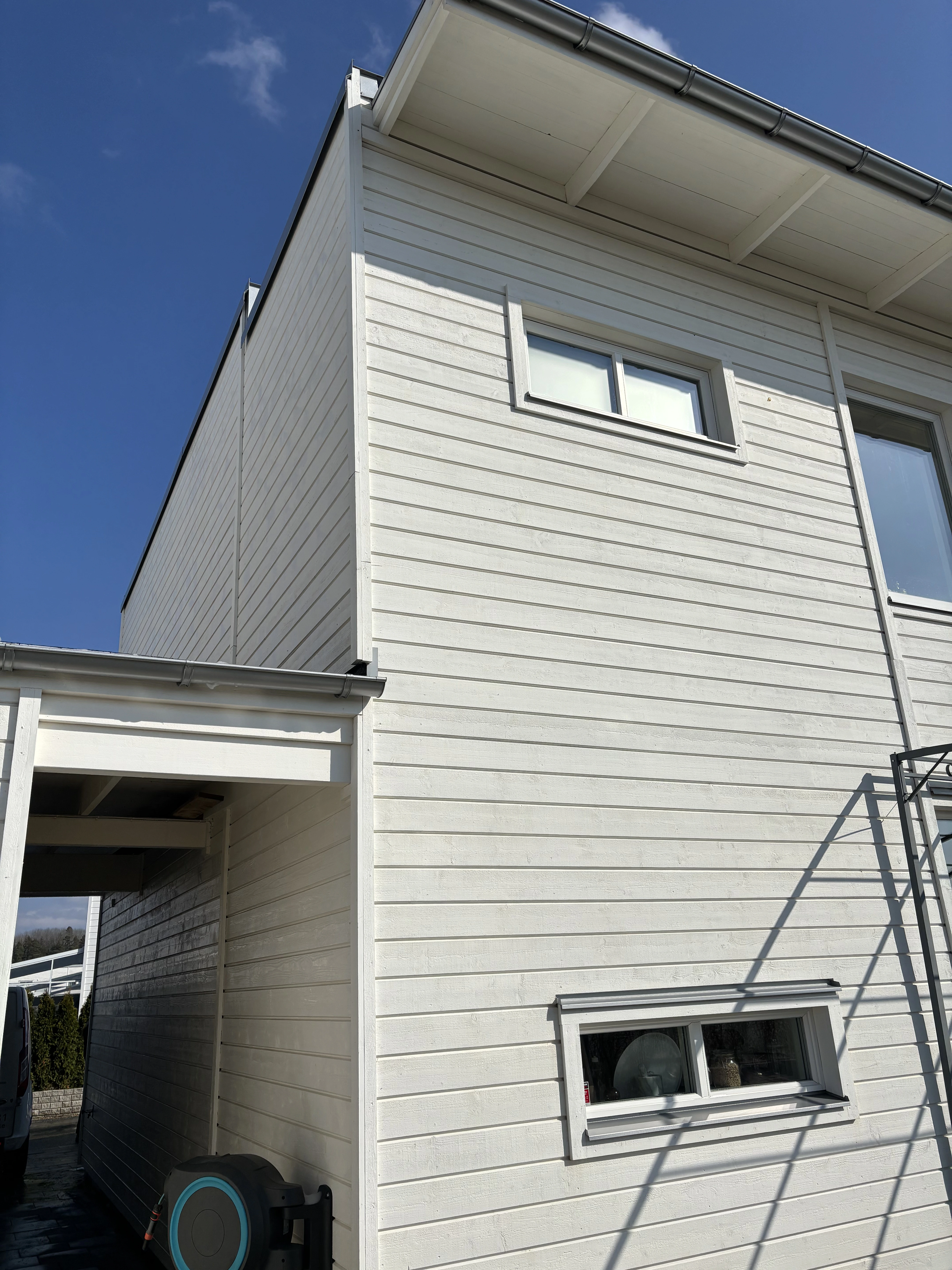 Ren och välvårdad fasad efter professionell fasadvård och rengöring